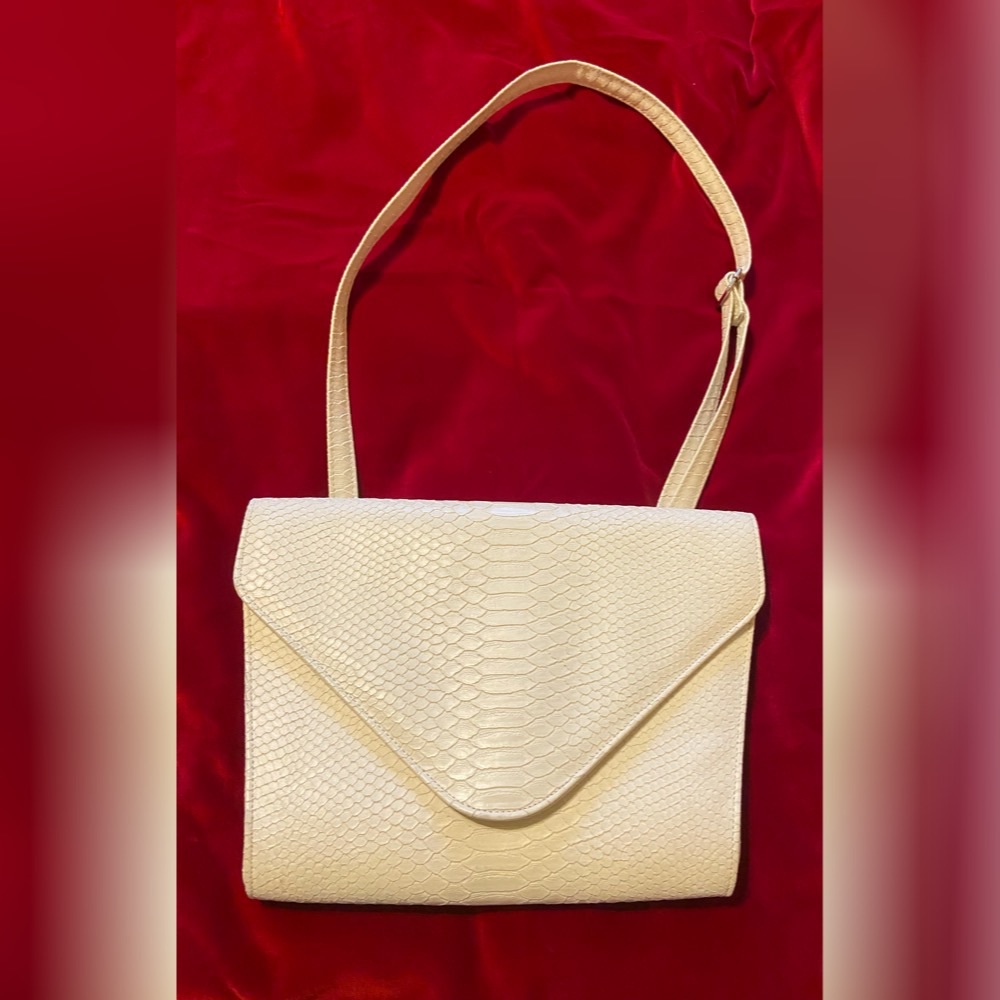 Vintage cream hand bag